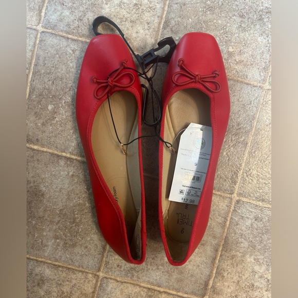 Time and Tru Women's Vibrant Red Flats - Picture 1 of 2